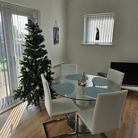 Coastal Apartment With Beach On Your Doorstep! Llanelli Eksteriør bilde
