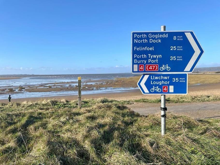 Coastal Apartment With Beach On Your Doorstep! Llanelli Eksteriør bilde