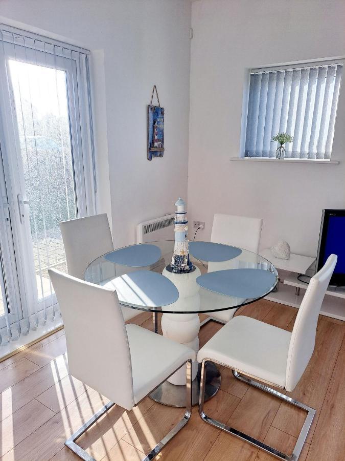 Coastal Apartment With Beach On Your Doorstep! Llanelli Eksteriør bilde