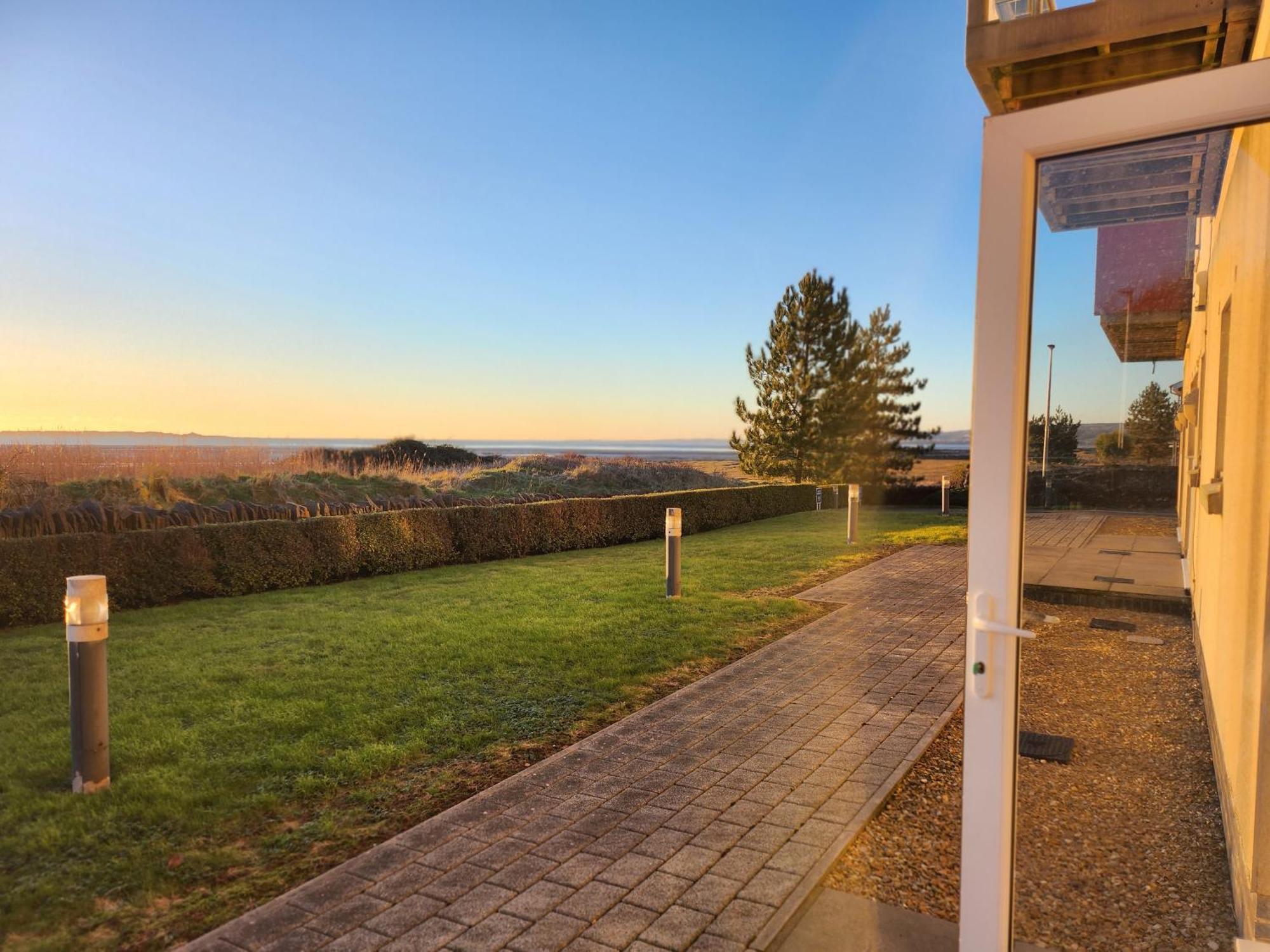 Coastal Apartment With Beach On Your Doorstep! Llanelli Eksteriør bilde